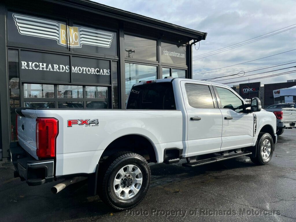 2023 Ford F-350 XLT photo 2