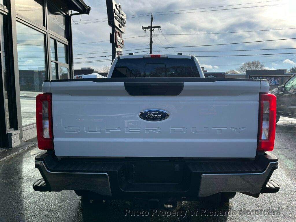 2023 Ford F-350 XLT photo 4