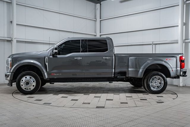 2023 Ford Super Duty F-450 DRW LARIAT 4WD Crew Cab 8' Box - 22741354 - 3