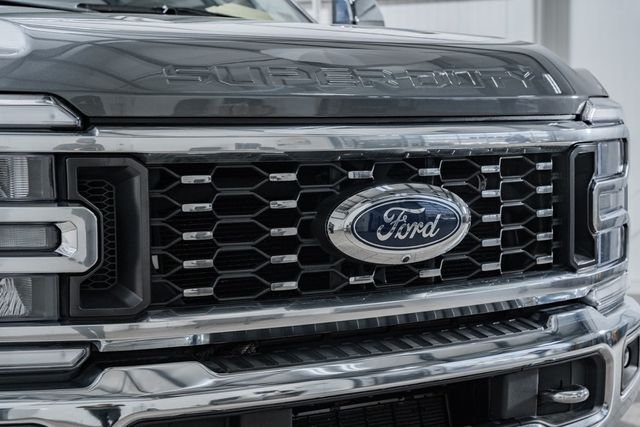 2023 Ford Super Duty F-450 DRW LARIAT 4WD Crew Cab 8' Box - 22741354 - 8