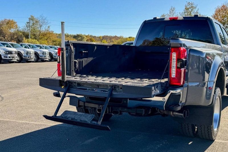 2023 Ford Super Duty F-450 DRW LARIAT 4WD Crew Cab 8' Box - 22937980 - 9