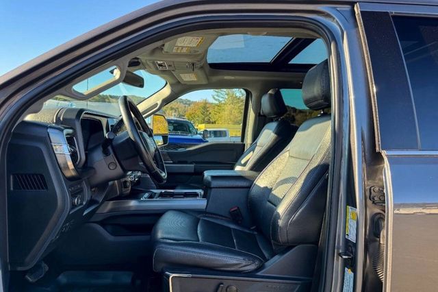 2023 Ford Super Duty F-450 DRW LARIAT 4WD Crew Cab 8' Box - 22937980 - 11