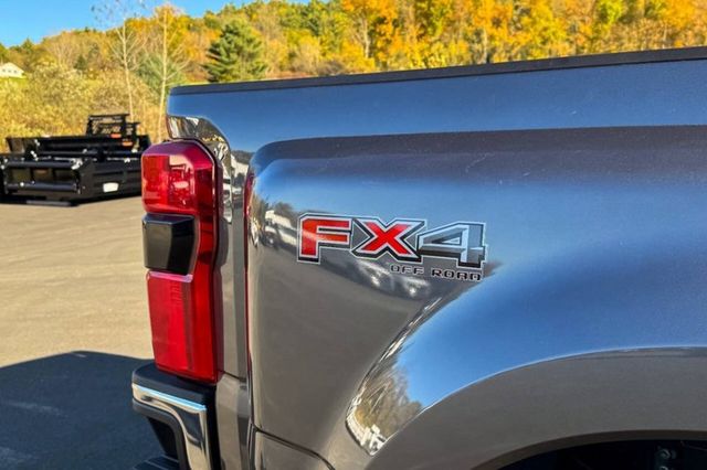 2023 Ford Super Duty F-450 DRW LARIAT 4WD Crew Cab 8' Box - 22937980 - 12