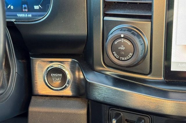 2023 Ford Super Duty F-450 DRW LARIAT 4WD Crew Cab 8' Box - 22937980 - 13