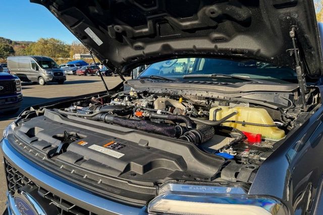 2023 Ford Super Duty F-450 DRW LARIAT 4WD Crew Cab 8' Box - 22937980 - 16