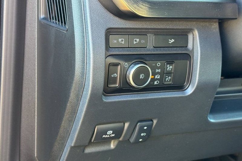 2023 Ford Super Duty F-450 DRW LARIAT 4WD Crew Cab 8' Box - 22937980 - 17