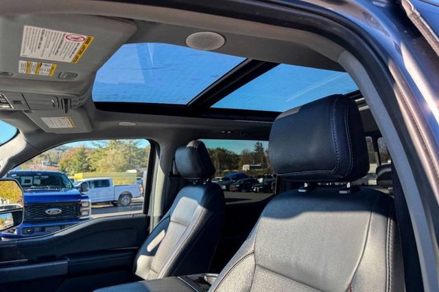 2023 Ford Super Duty F-450 DRW LARIAT 4WD Crew Cab 8' Box - 22937980 - 19