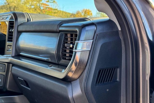 2023 Ford Super Duty F-450 DRW LARIAT 4WD Crew Cab 8' Box - 22937980 - 21