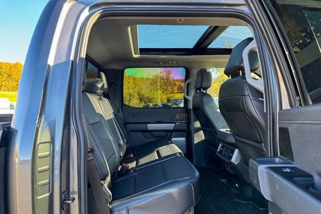 2023 Ford Super Duty F-450 DRW LARIAT 4WD Crew Cab 8' Box - 22937980 - 22