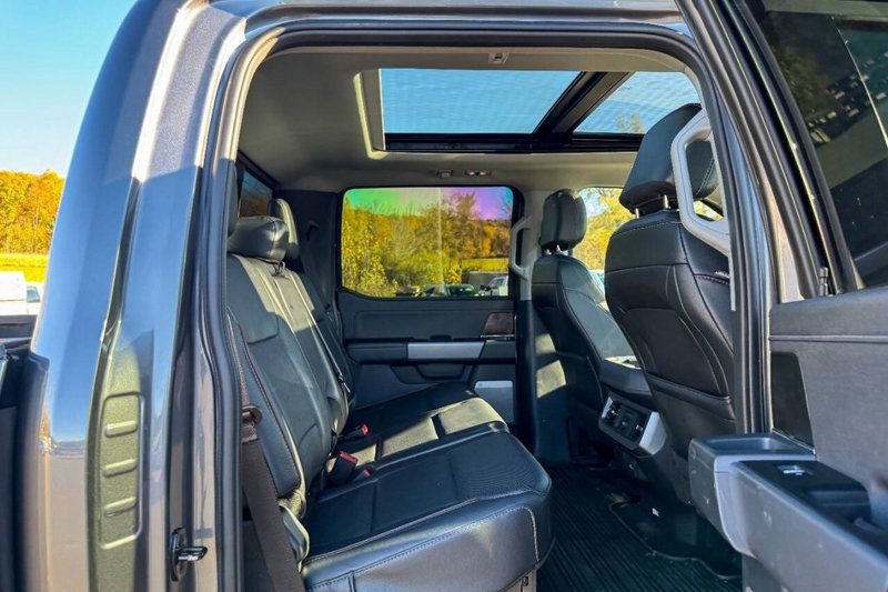 2023 Ford Super Duty F-450 DRW LARIAT 4WD Crew Cab 8' Box - 22937980 - 22