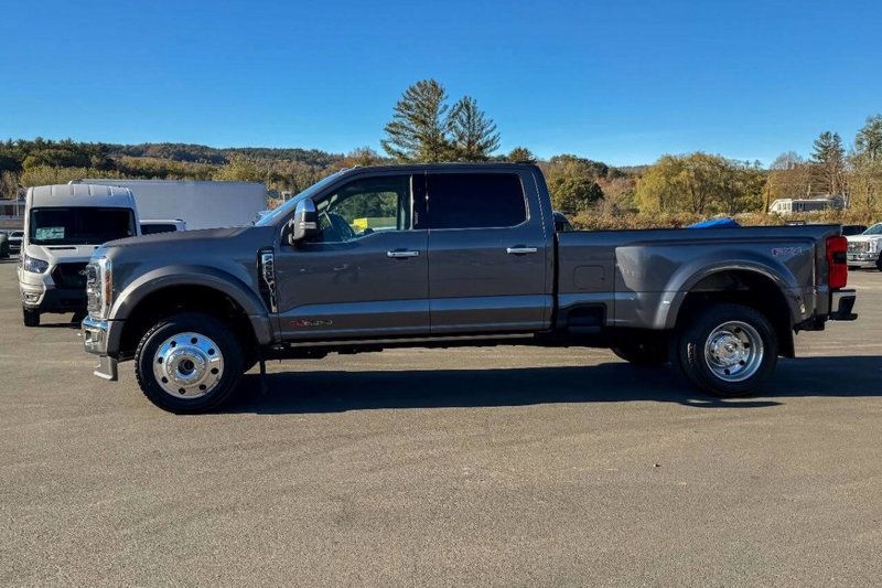 2023 Ford Super Duty F-450 DRW LARIAT 4WD Crew Cab 8' Box - 22937980 - 3