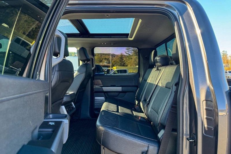 2023 Ford Super Duty F-450 DRW LARIAT 4WD Crew Cab 8' Box - 22937980 - 8