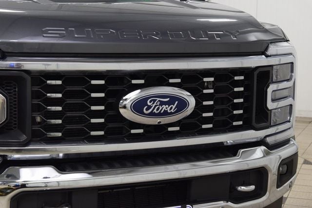 2023 Ford Super Duty F-450 DRW LARIAT 4WD Crew Cab 8' Box - 22953213 - 10