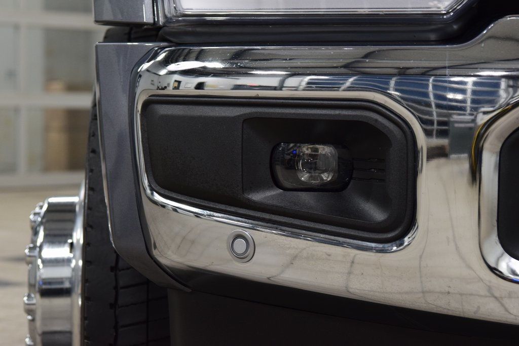 2023 Ford Super Duty F-450 DRW LARIAT 4WD Crew Cab 8' Box - 22953213 - 13