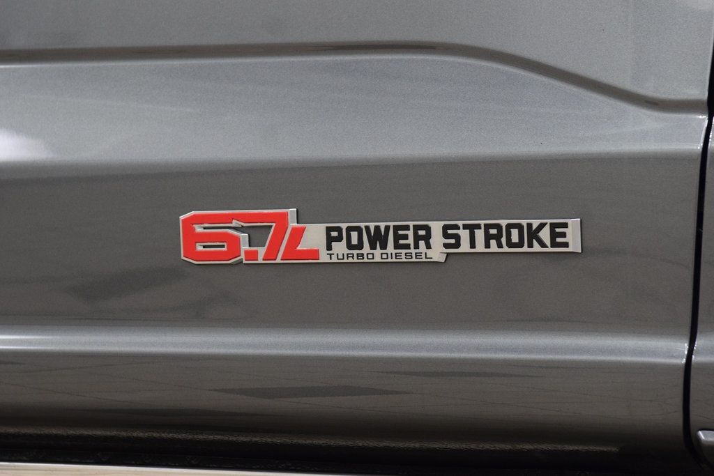 2023 Ford Super Duty F-450 DRW LARIAT 4WD Crew Cab 8' Box - 22953213 - 16