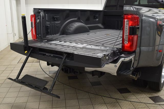 2023 Ford Super Duty F-450 DRW LARIAT 4WD Crew Cab 8' Box - 22953213 - 23