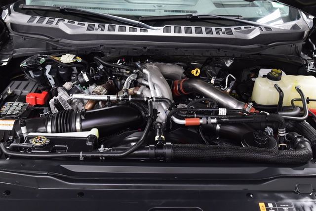 2023 Ford Super Duty F-450 DRW LARIAT 4WD Crew Cab 8' Box - 22953213 - 29