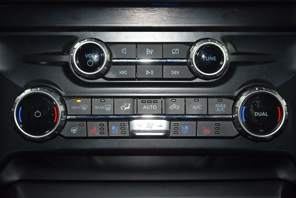 2023 Ford Super Duty F-450 DRW LARIAT 4WD Crew Cab 8' Box - 22953213 - 32