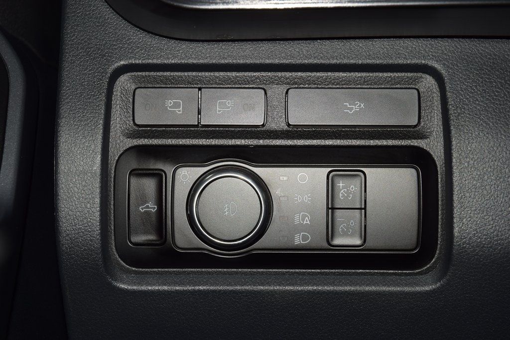 2023 Ford Super Duty F-450 DRW LARIAT 4WD Crew Cab 8' Box - 22953213 - 36