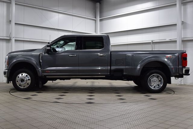 2023 Ford Super Duty F-450 DRW LARIAT 4WD Crew Cab 8' Box - 22953213 - 3