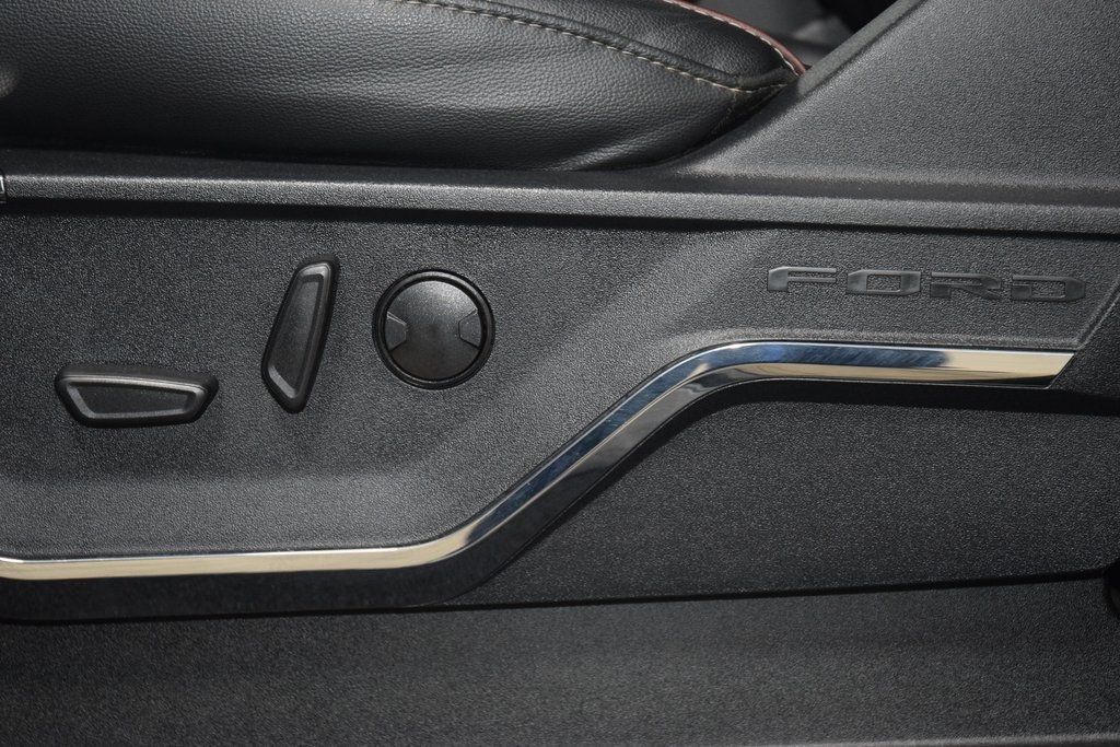 2023 Ford Super Duty F-450 DRW LARIAT 4WD Crew Cab 8' Box - 22953213 - 42