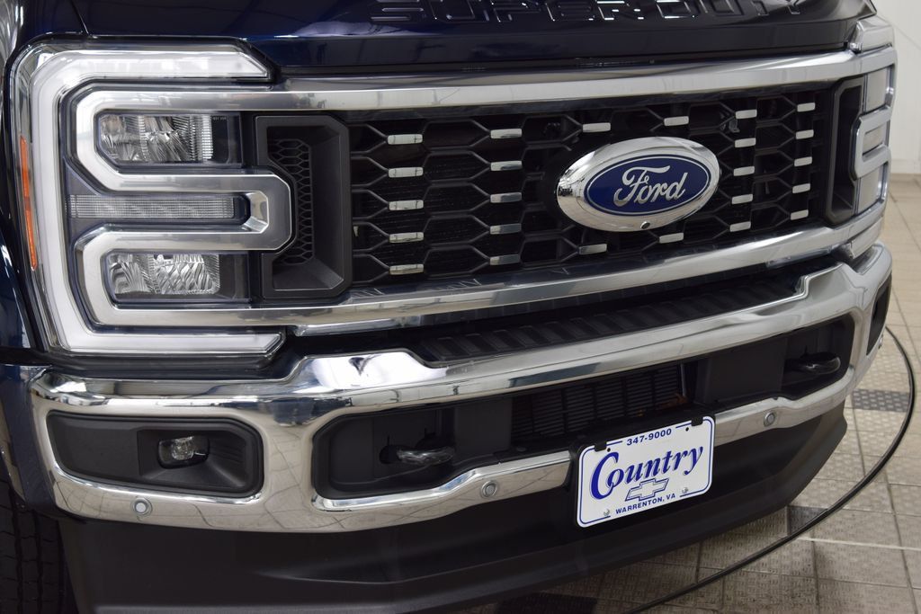 2023 Ford Super Duty F-450 DRW LARIAT 4WD Crew Cab 8' Box - 22999852 - 12