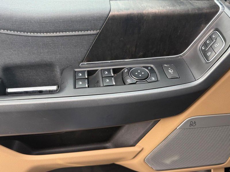 2023 Ford Super Duty F-450 DRW LARIAT 4WD Crew Cab 8' Box - 22999852 - 18