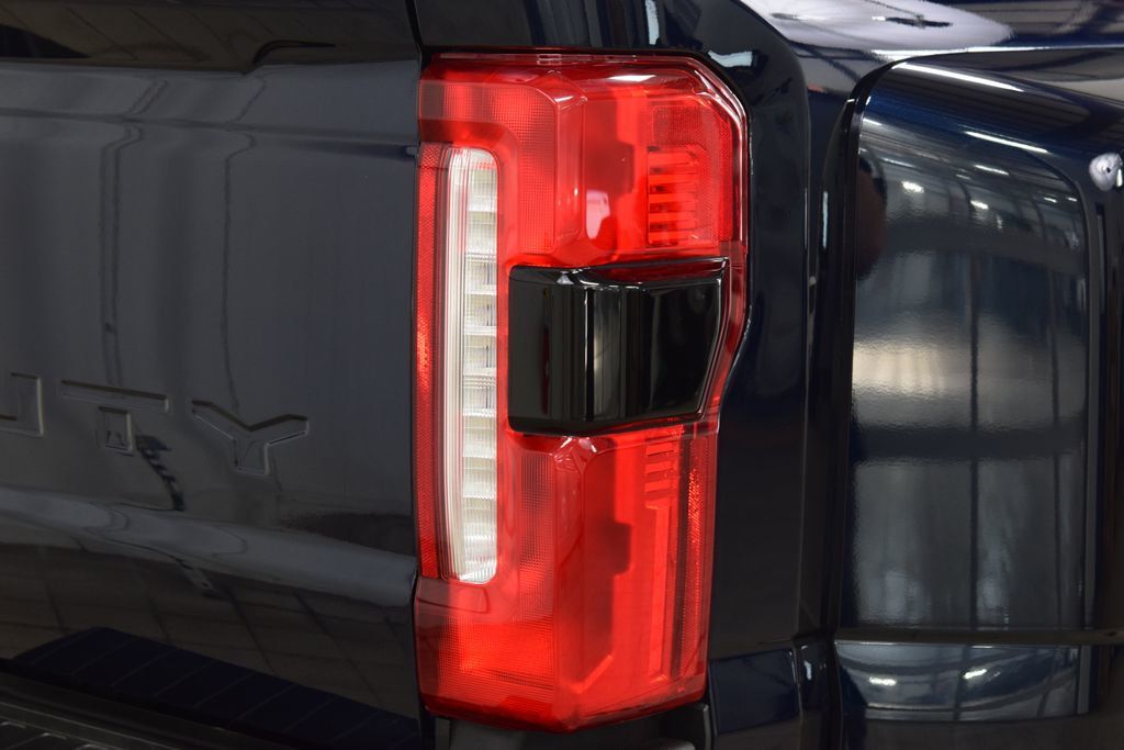 2023 Ford Super Duty F-450 DRW LARIAT 4WD Crew Cab 8' Box - 22999852 - 20