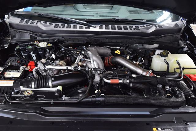 2023 Ford Super Duty F-450 DRW LARIAT 4WD Crew Cab 8' Box - 22999852 - 31