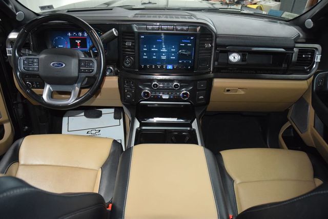 2023 Ford Super Duty F-450 DRW LARIAT 4WD Crew Cab 8' Box - 22999852 - 32