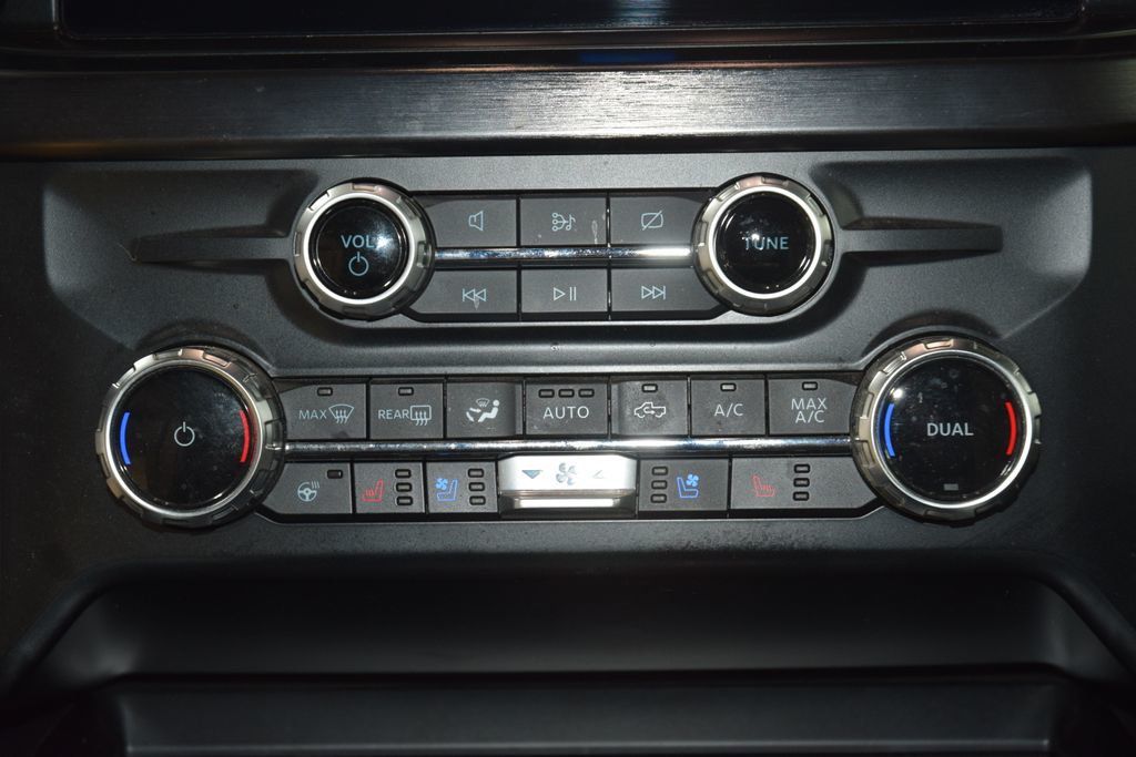 2023 Ford Super Duty F-450 DRW LARIAT 4WD Crew Cab 8' Box - 22999852 - 34