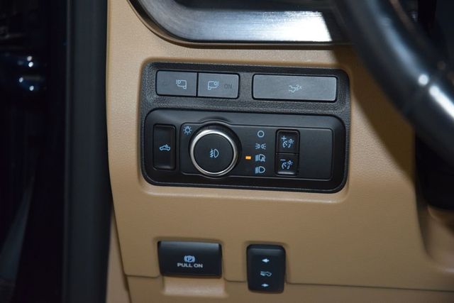 2023 Ford Super Duty F-450 DRW LARIAT 4WD Crew Cab 8' Box - 22999852 - 38