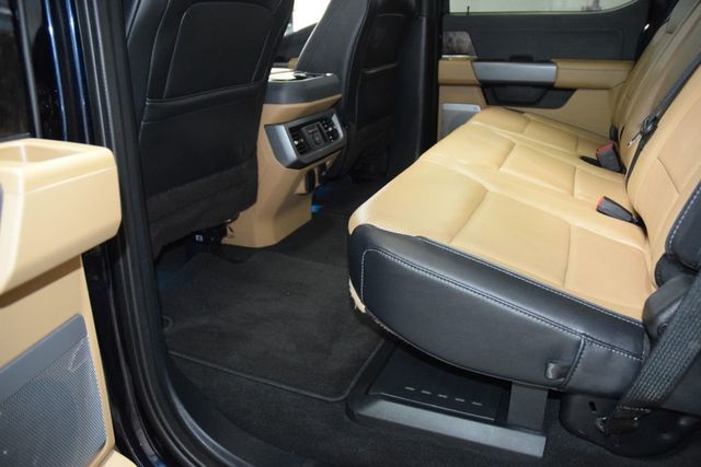 2023 Ford Super Duty F-450 DRW LARIAT 4WD Crew Cab 8' Box - 22999852 - 45