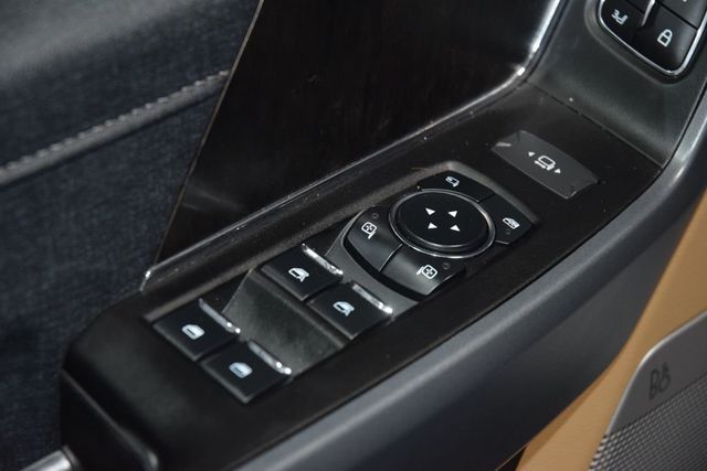 2023 Ford Super Duty F-450 DRW LARIAT 4WD Crew Cab 8' Box - 22999852 - 49