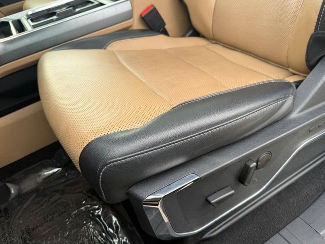 2023 Ford Super Duty F-450 DRW LARIAT 4WD Crew Cab 8' Box - 22999852 - 7