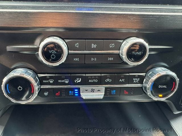 2023 Ford Super Duty F-450 DRW LARIAT 4WD Crew Cab 8' Box - 22813704 - 29