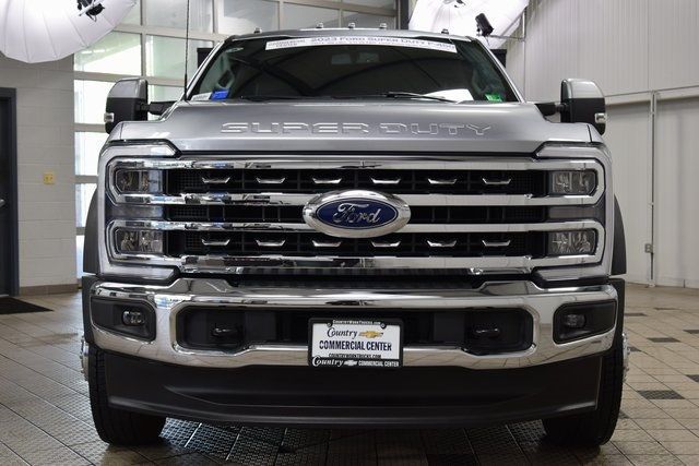 2023 Ford F-450 Lariat photo 2