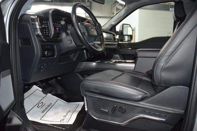 2023 Ford F-450 Lariat photo 24