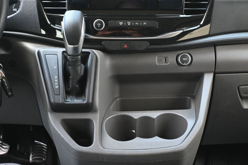 Ford Transit photo 13