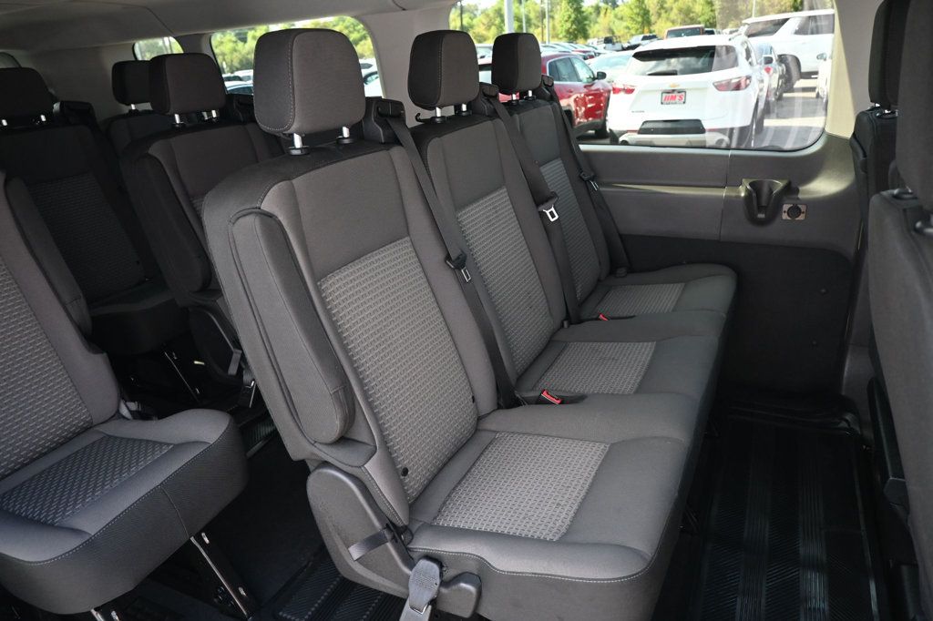Ford Transit photo 16