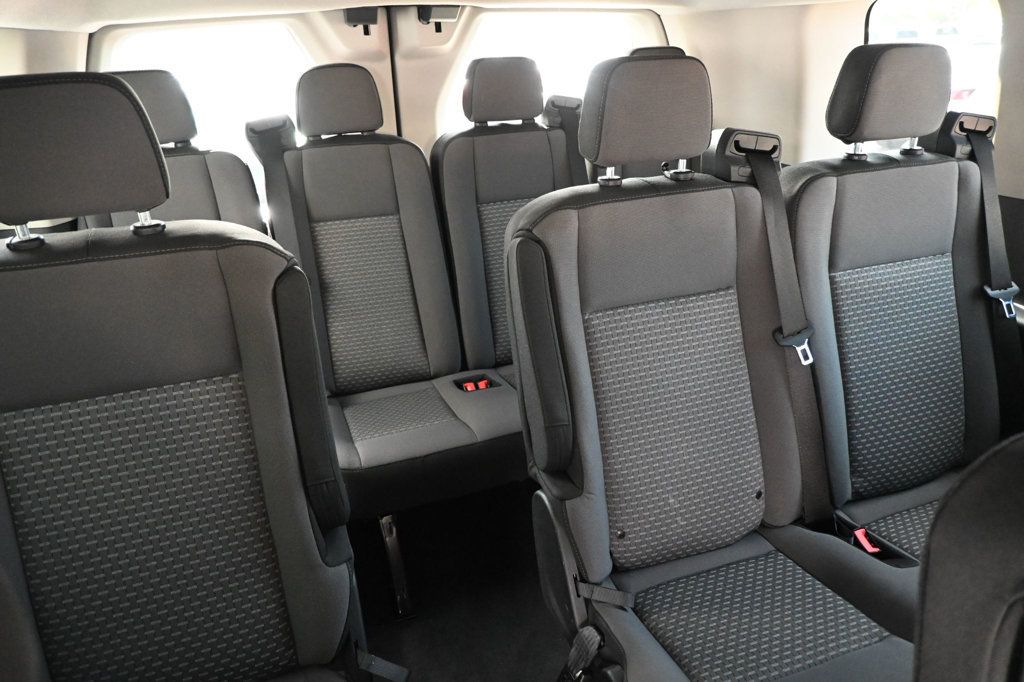 Ford Transit photo 18