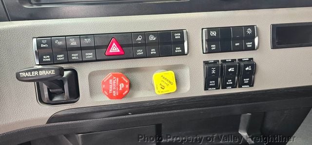 2023 Freightliner Cascadia 126  - 23037030 - 16