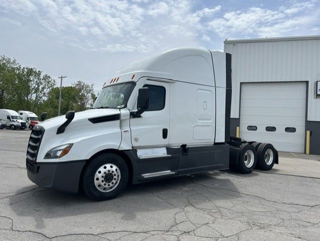 2023 Freightliner PT126SLP 2023 CASCADIA SLEEPER PT 126 - 23026847 - 0