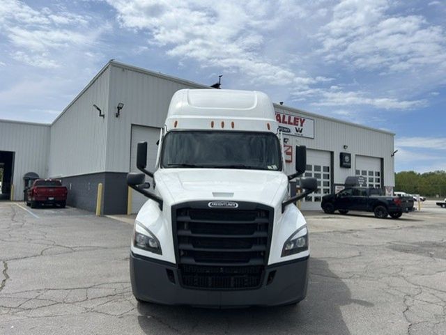 2023 Freightliner PT126SLP 2023 CASCADIA SLEEPER PT 126 - 23026847 - 1