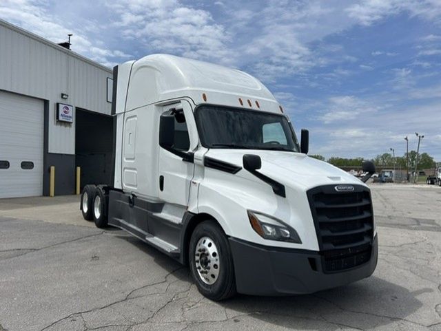 2023 Freightliner PT126SLP 2023 CASCADIA SLEEPER PT 126 - 23026847 - 2