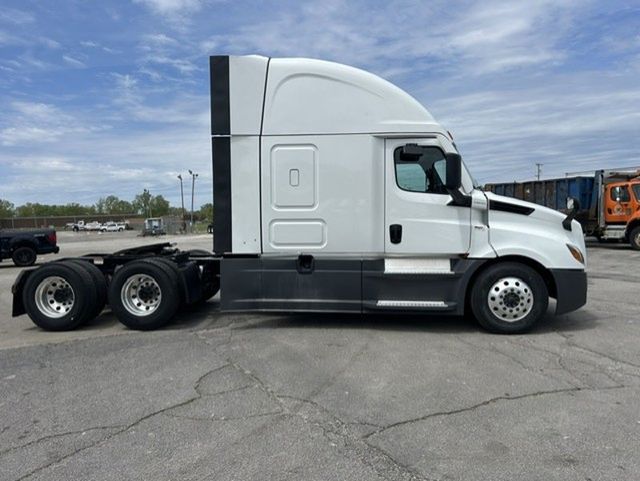 2023 Freightliner PT126SLP 2023 CASCADIA SLEEPER PT 126 - 23026847 - 3