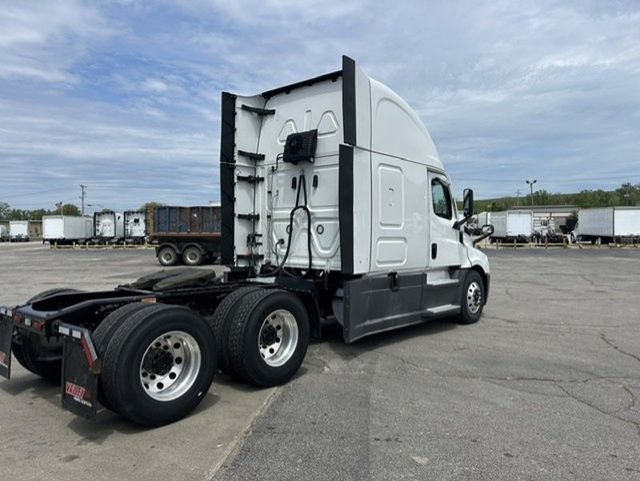 2023 Freightliner PT126SLP 2023 CASCADIA SLEEPER PT 126 - 23026847 - 4