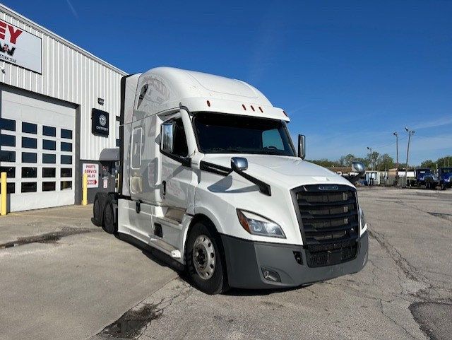 2023 Freightliner PT126SLP 2023 FREIGHTLINER CASCADIA SLEEPER - 23023499 - 2