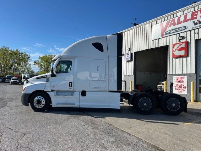2023 Freightliner PT126SLP 2023 FREIGHTLINER CASCADIA SLEEPER - 23023543 - 0