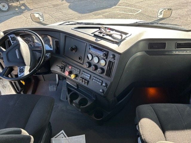 2023 Freightliner PT126SLP 2023 FREIGHTLINER CASCADIA SLEEPER - 23023543 - 12
